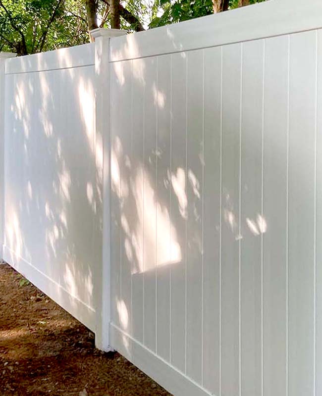Full Privacy White Vinyl Fence Contractor in Westchester County, New York & Western Connecticut