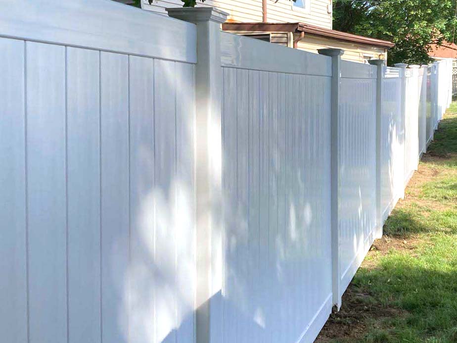 Somers New York vinyl privacy fencing