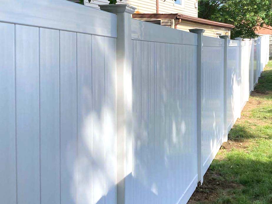 Yorktown New York vinyl privacy fencing